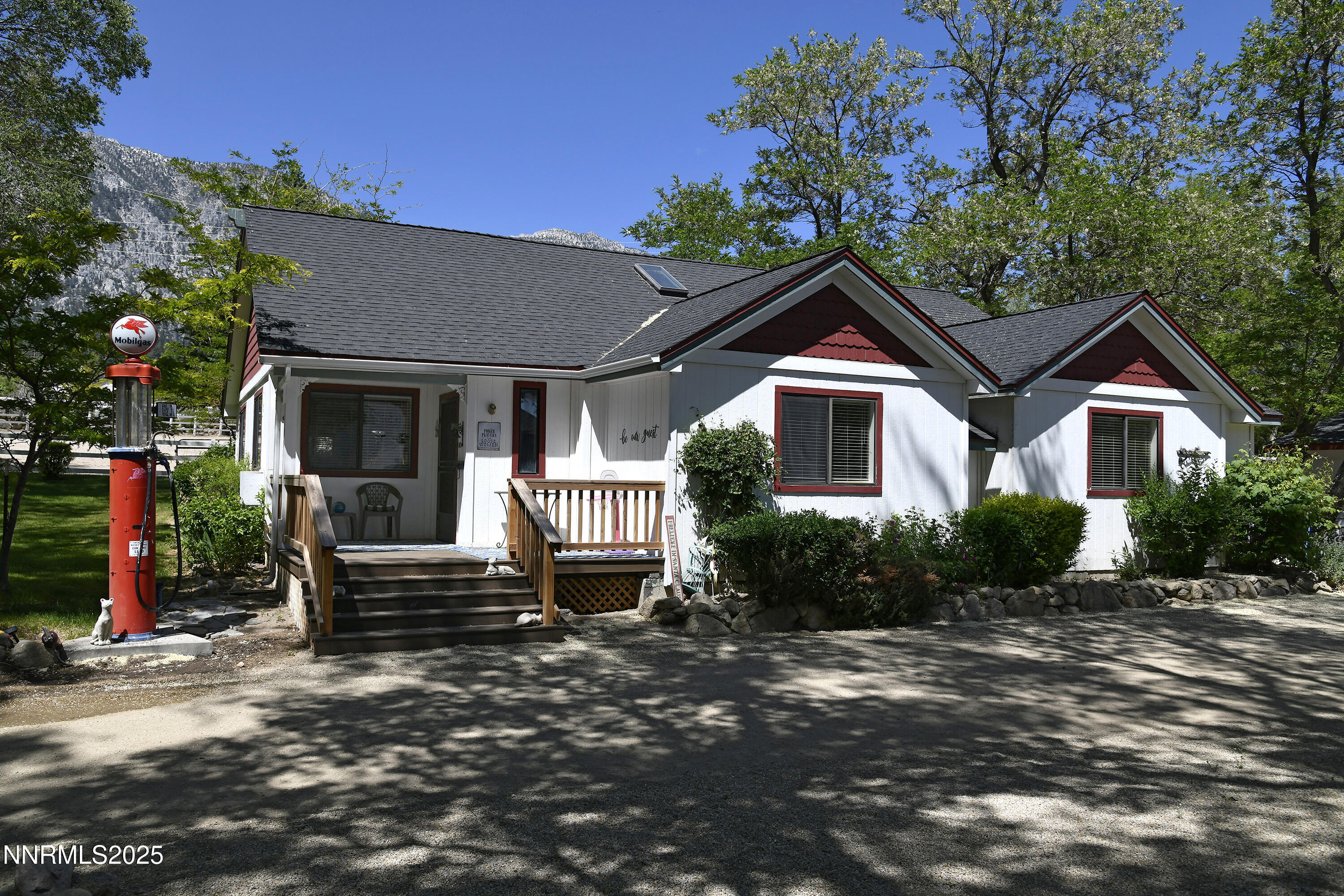 775 Foothill Road Gardnerville, NV 89460 - Photo 58 of 90 a front view of a house with garden