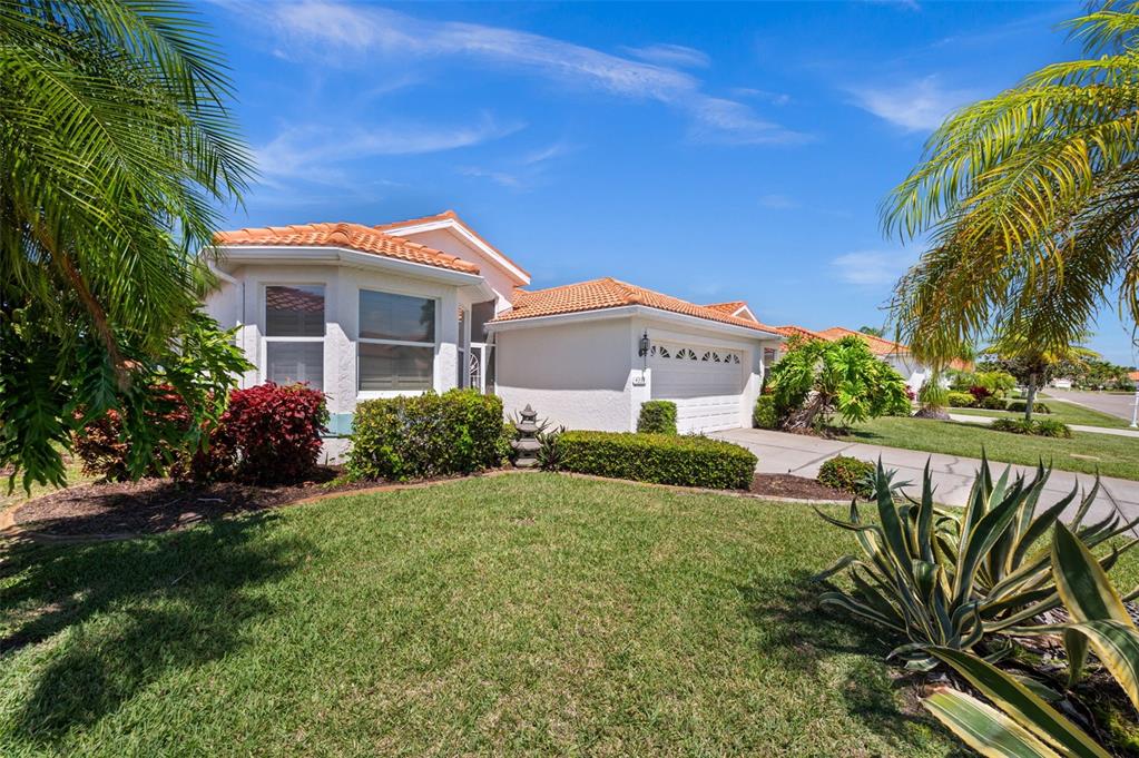 4333 Spicetree Street Venice, FL 34293 - Photo 2 of 29 a front view of a house with a garden