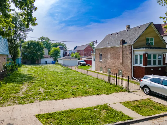 a view of an house with backyard porch and furniture