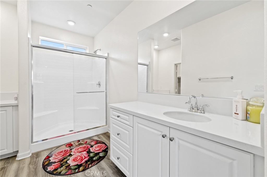 10281 Trickle Lane Riverside, CA 92503 - Photo 11 of 18 in suite bathroom