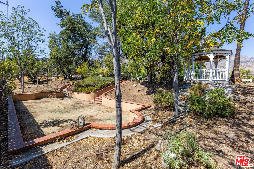 2261 Sinaloa Avenue Altadena, CA 91001 - Photo 13 of 20 a view of a backyard of the house