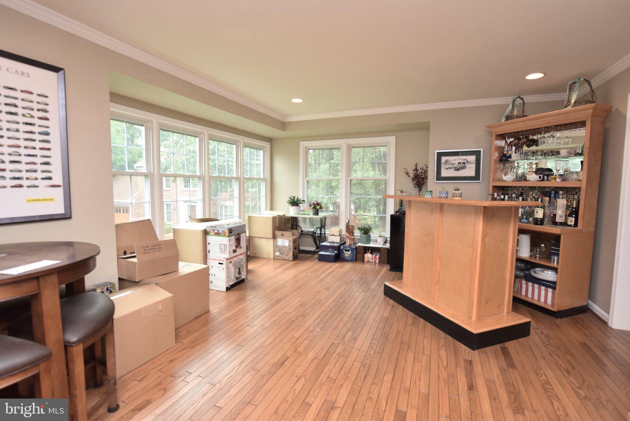 350 Copperfield Lane Herndon, VA 20170 - Photo 3 of 21 Living Room