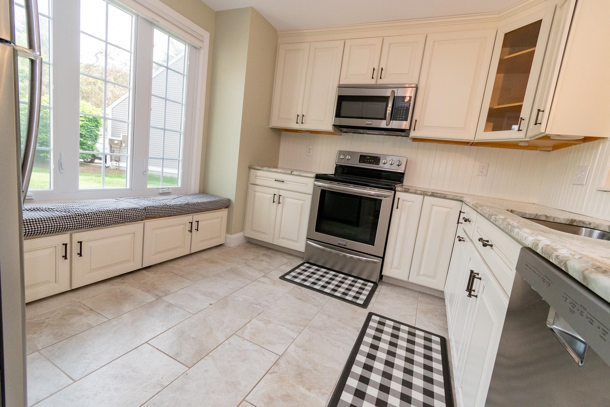 152 Straw Hill Road Manchester, NH 03104 - Photo 7 of 40