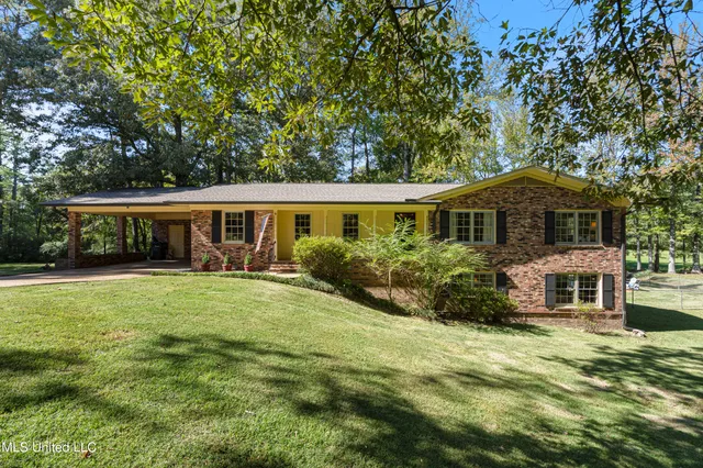 $479,000 | 320 Cedar Hills Road, Holly Springs, MS 38635