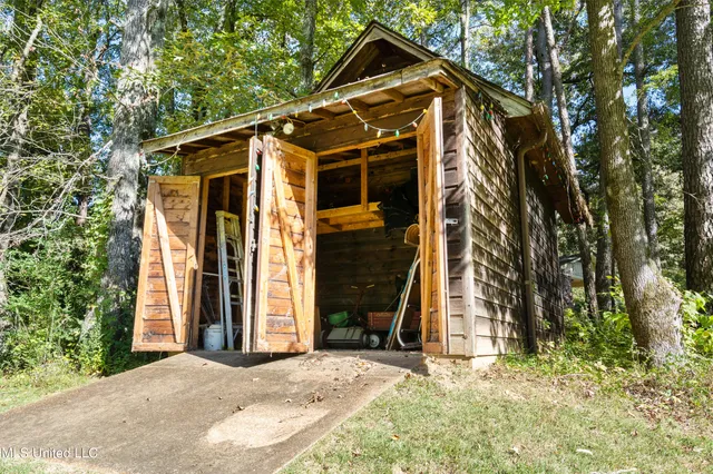 $479,000 | 320 Cedar Hills Road, Holly Springs, MS 38635