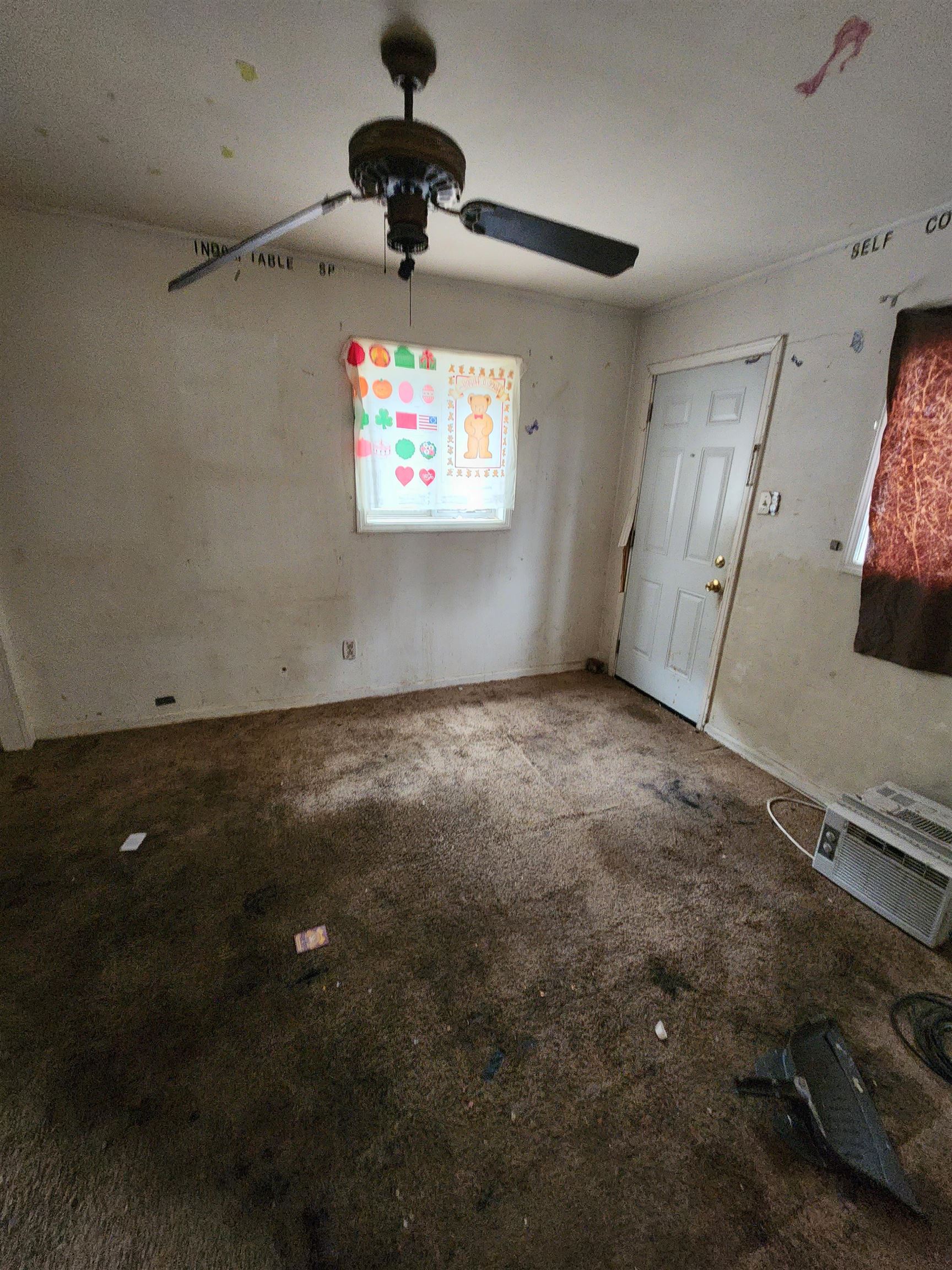 4170 Elliston Road Memphis, TN 38111 - Photo 15 of 19 en empty room with windows and ceiling fan