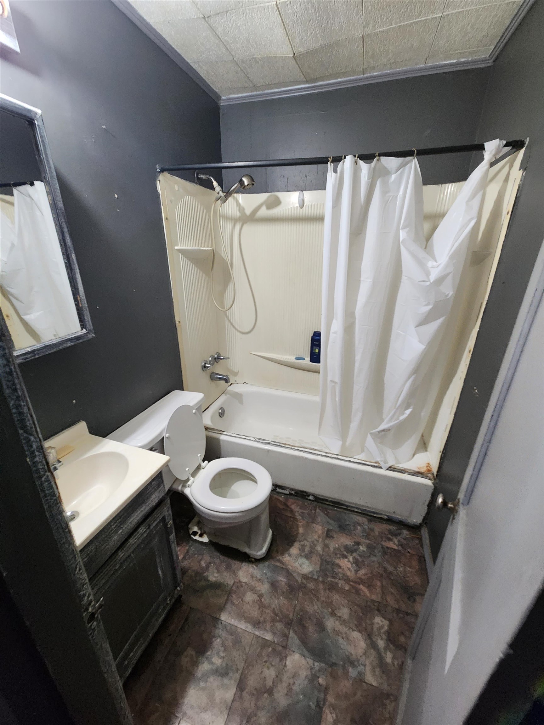 4170 Elliston Road Memphis, TN 38111 - Photo 16 of 19 a bathroom with a sink toilet and shower