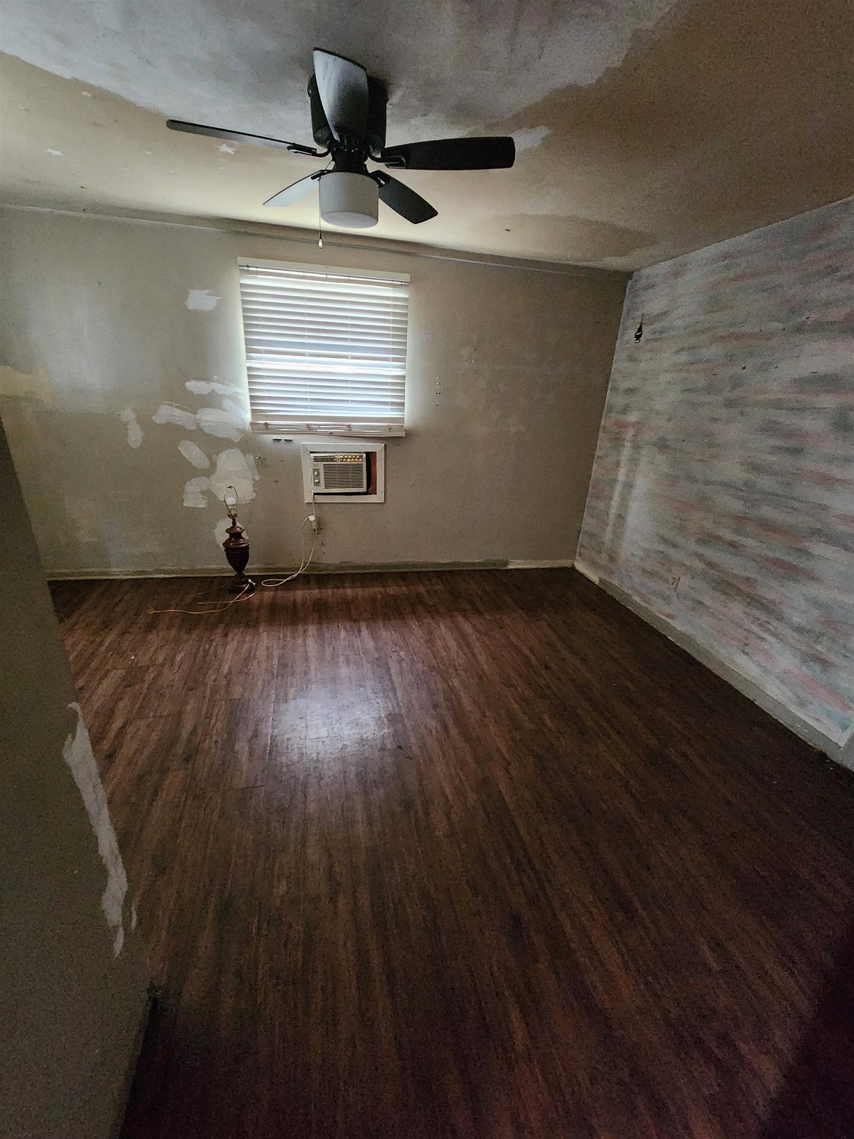 4170 Elliston Road Memphis, TN 38111 - Photo 18 of 19 a view of an empty room and window