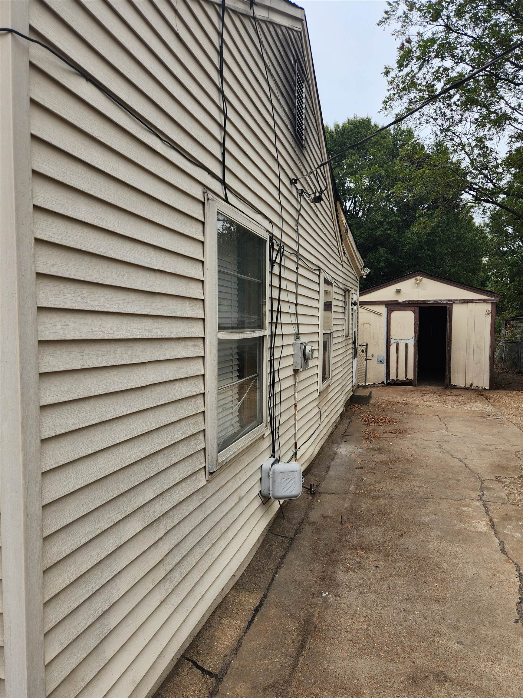 4170 Elliston Road Memphis, TN 38111 - Photo 2 of 19 a view of a house with a yard and garage