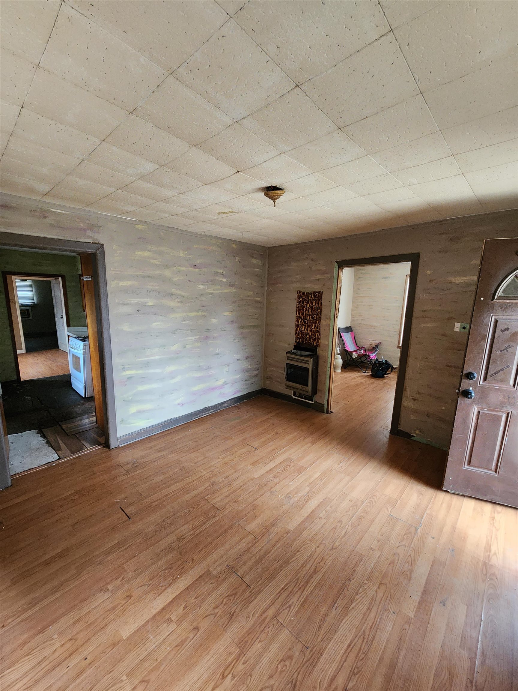4170 Elliston Road Memphis, TN 38111 - Photo 10 of 19 a view of a livingroom with wooden floor and furniture