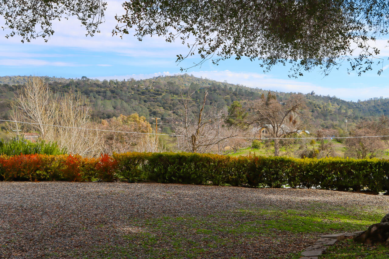 44755 Savage Road Coarsegold, CA 93614 - Photo 60 of 68 59-driveway-view