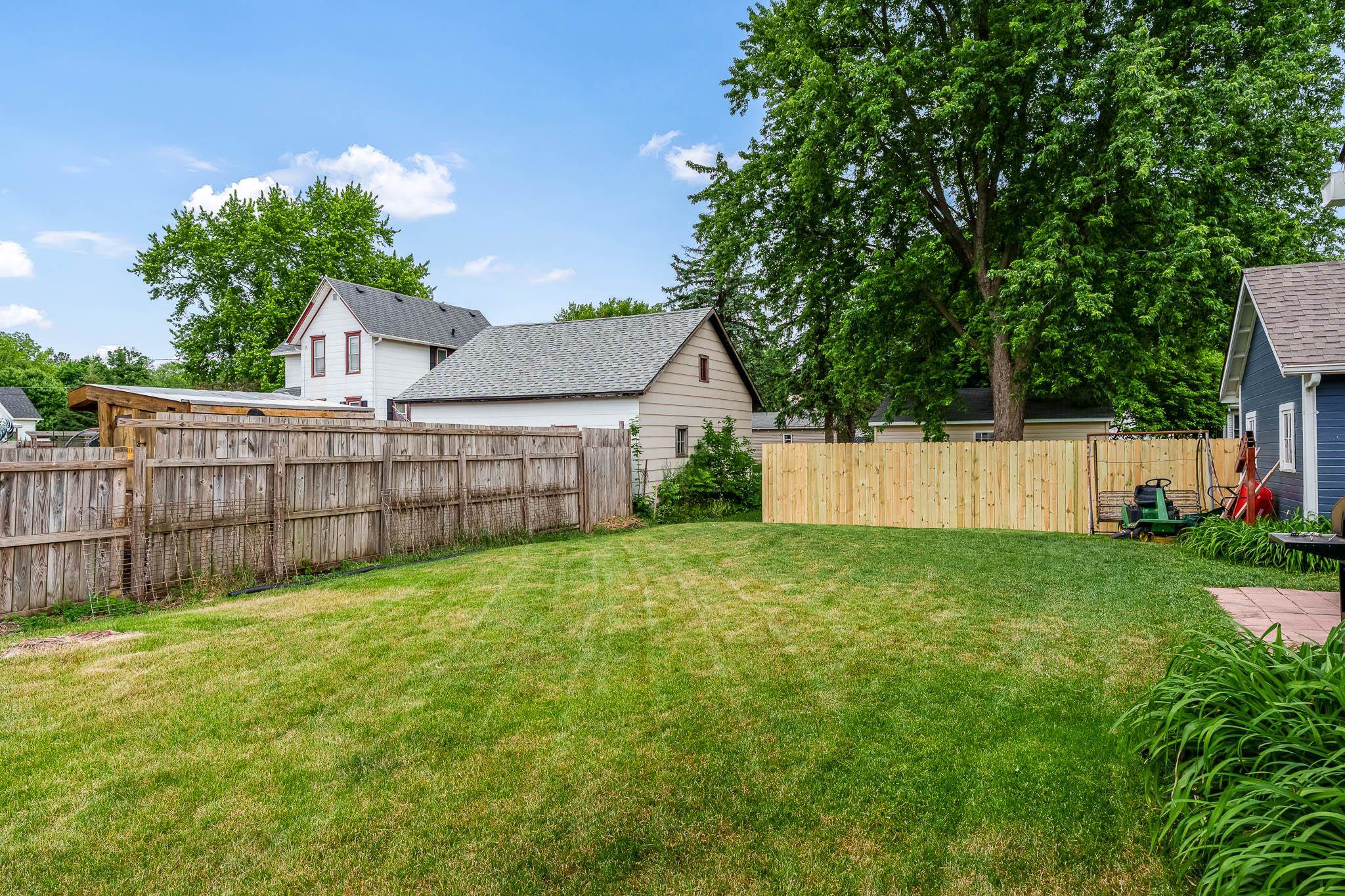 320 East Street Clinton, WI 53525 - Photo 8 of 40