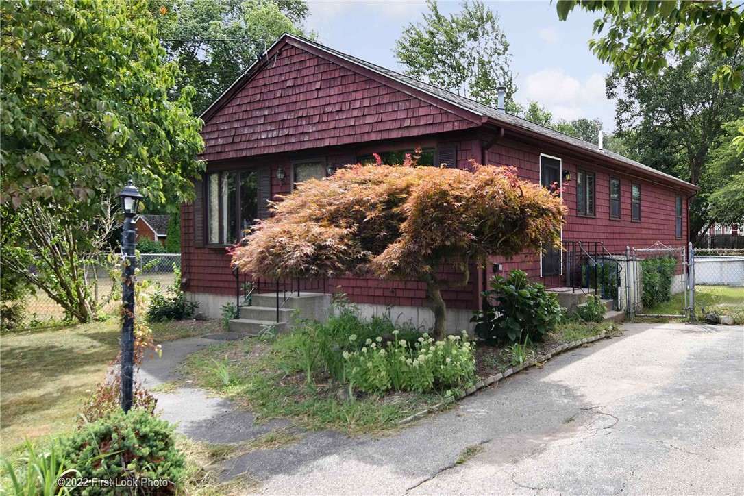 172 Bryant Street Cumberland, RI 02864 - Photo 2 of 21