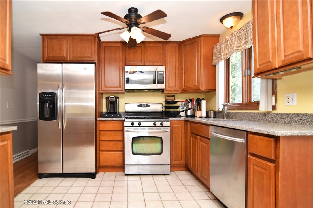 172 Bryant Street Cumberland, RI 02864 - Photo 3 of 21
