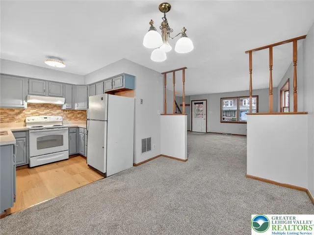 $2,050 | 2149 Allen Street, Allentown, PA 18104