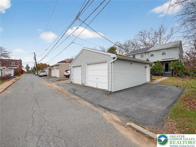 $2,050 | 2149 Allen Street, Allentown, PA 18104