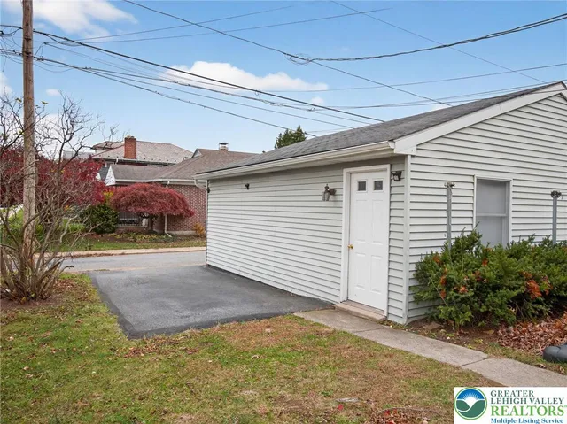 $2,050 | 2149 Allen Street, Allentown, PA 18104