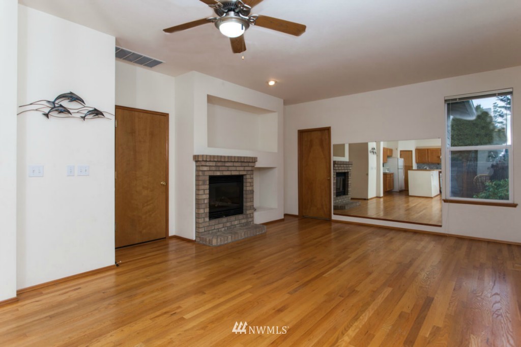 4451 Northeast 9th Street Renton, WA 98059 - Photo 3 of 12