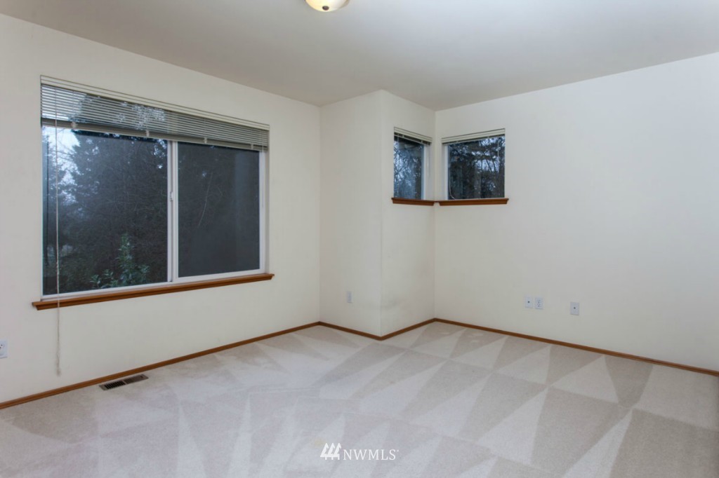 4451 Northeast 9th Street Renton, WA 98059 - Photo 8 of 12