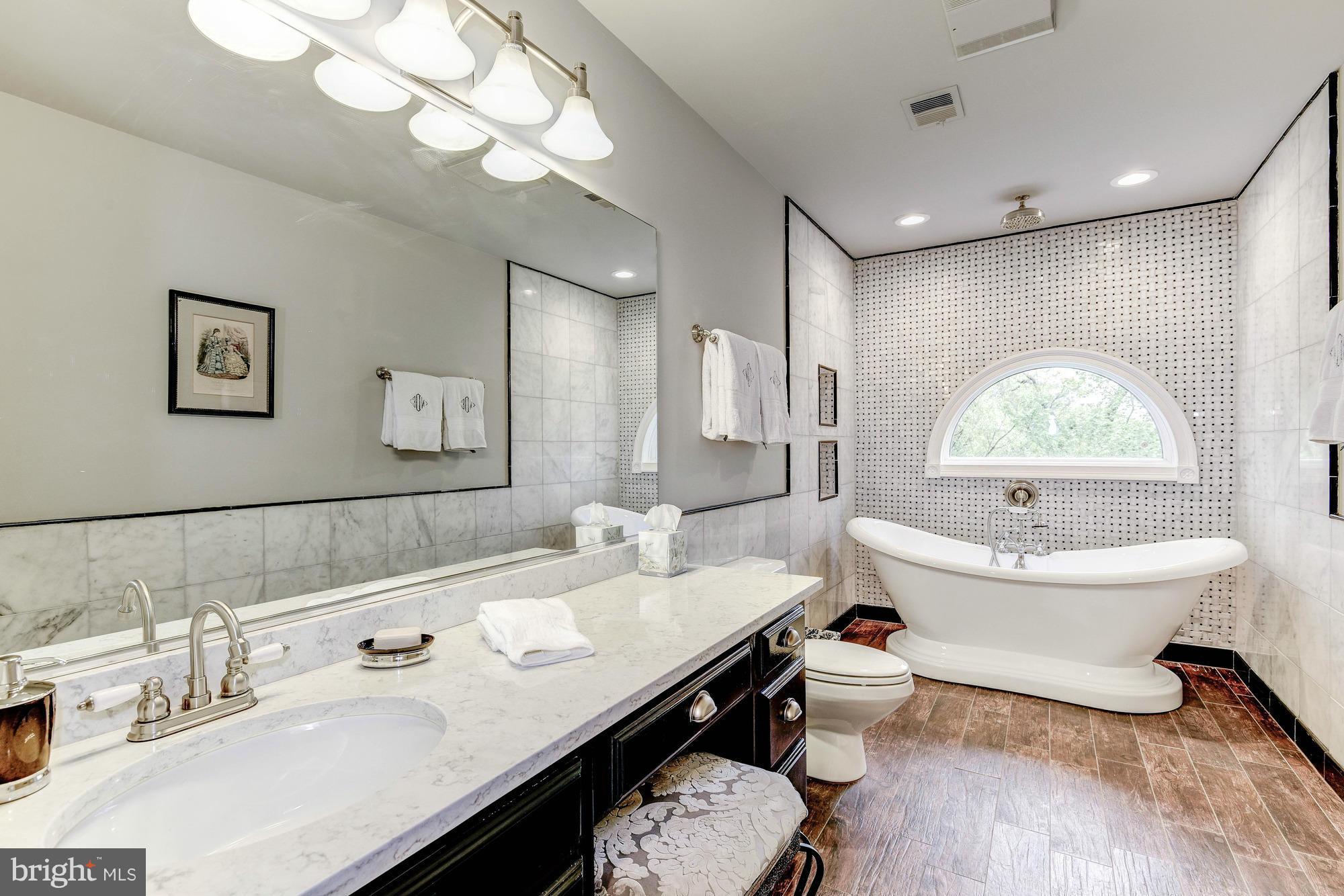 933 Bellview Road McLean, VA 22102 - Photo 15 of 30 Bath