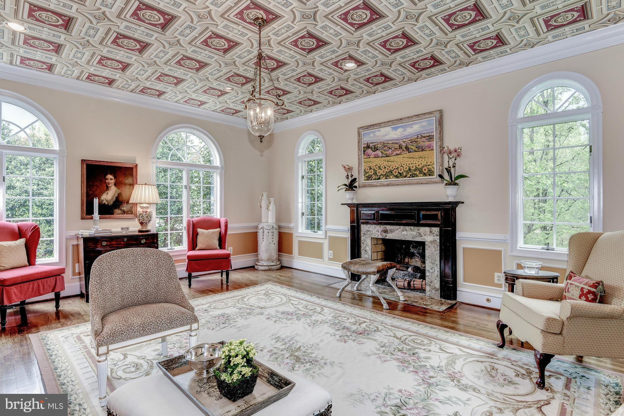 933 Bellview Road McLean, VA 22102 - Photo 4 of 30 Living Room