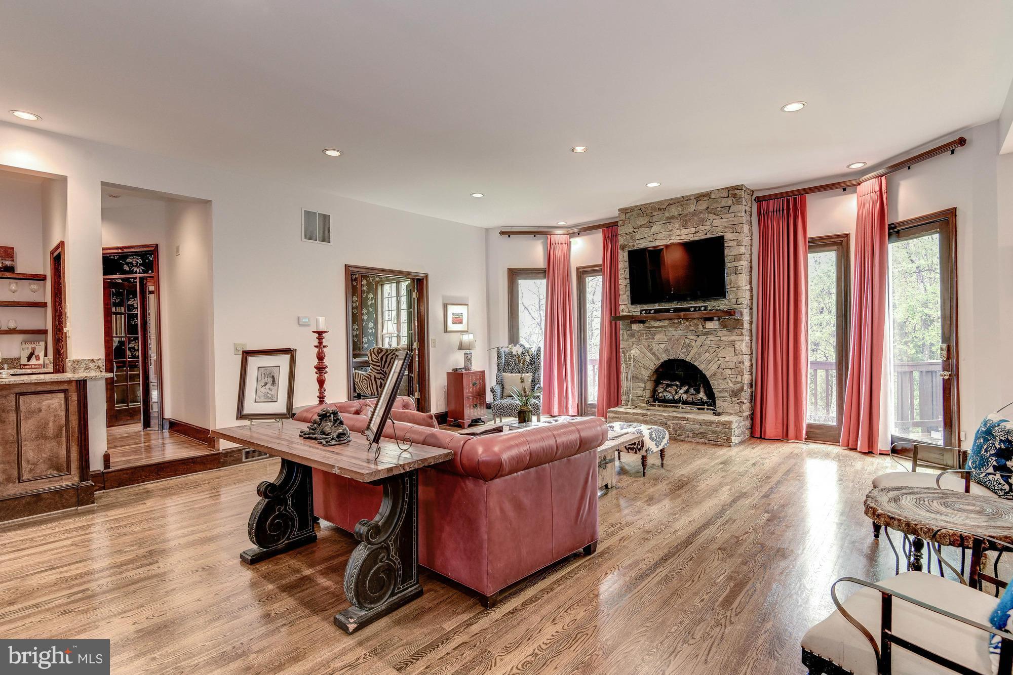 933 Bellview Road McLean, VA 22102 - Photo 5 of 30 Family Room