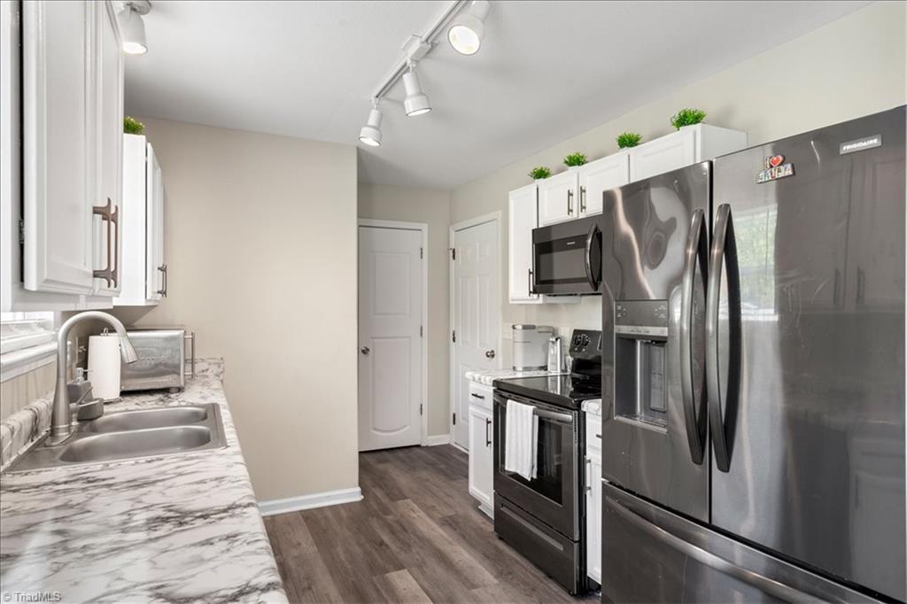 4105 Davis Ridge Court Greensboro, NC 27405 - Photo 4 of 8