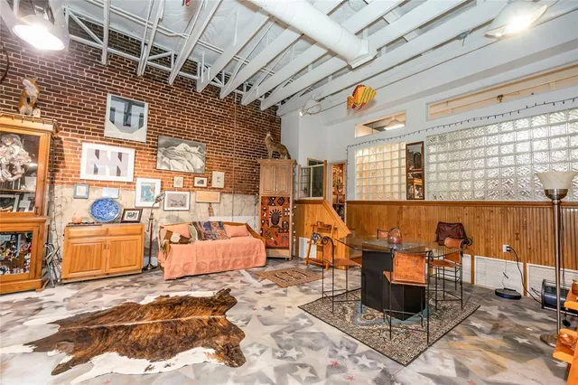 a view of entryway with a front door