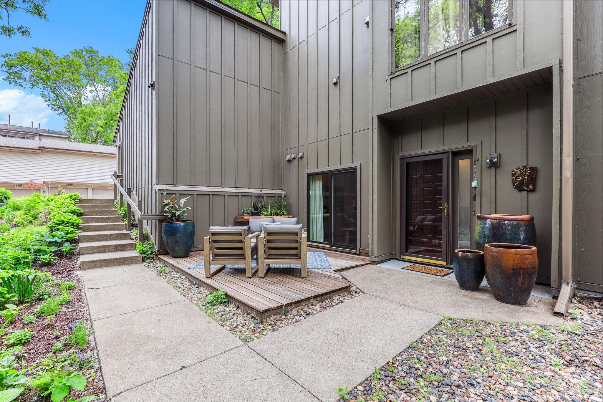 8970 Neill Lake Road Eden Prairie, MN 55347 - Photo 4 of 37