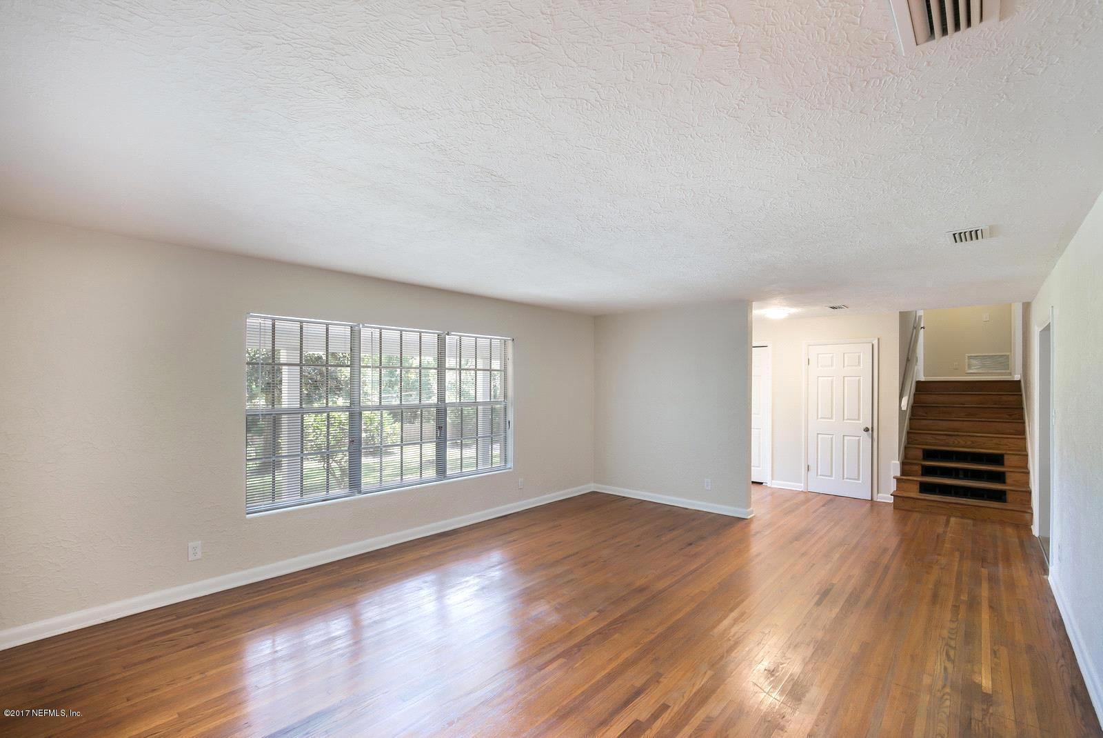 944 Chapeau Road Jacksonville, FL 32211 - Photo 3 of 25 3 Living Room
