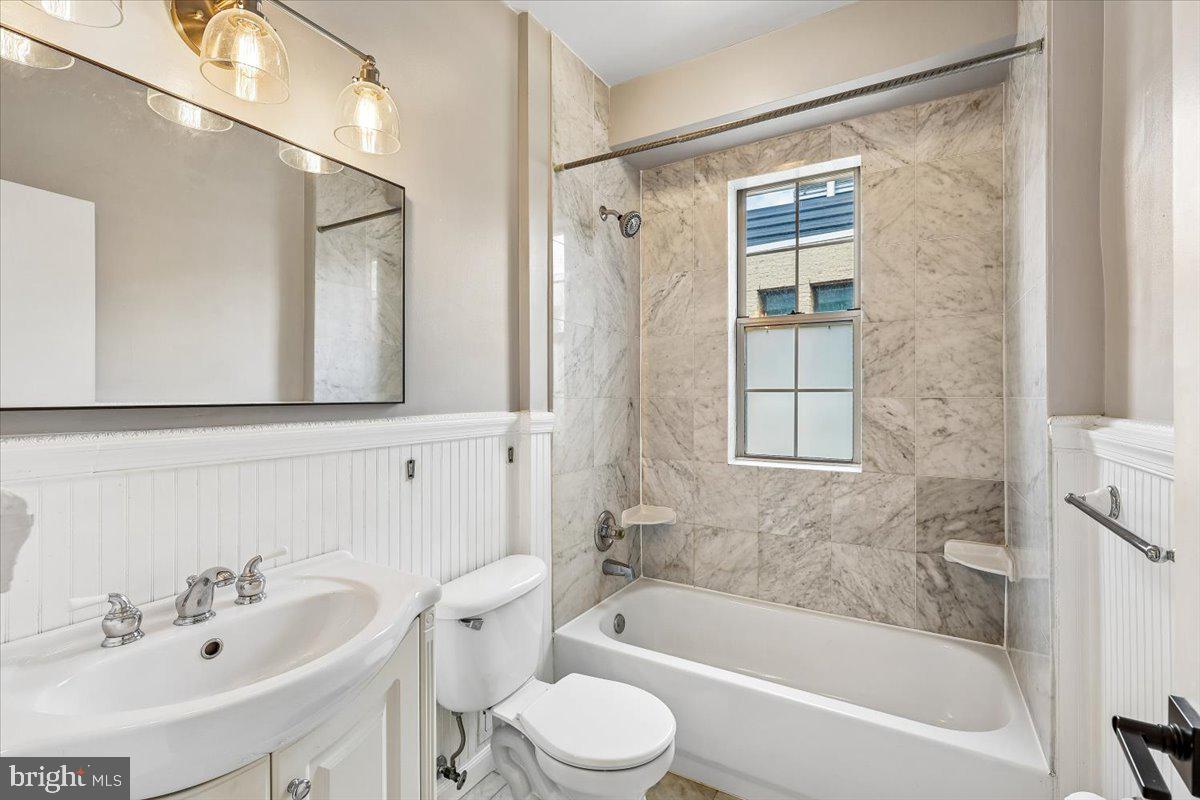 1401 Columbia Road Northwest, Unit 410 Washington, DC 20009 - Photo 20 of 27