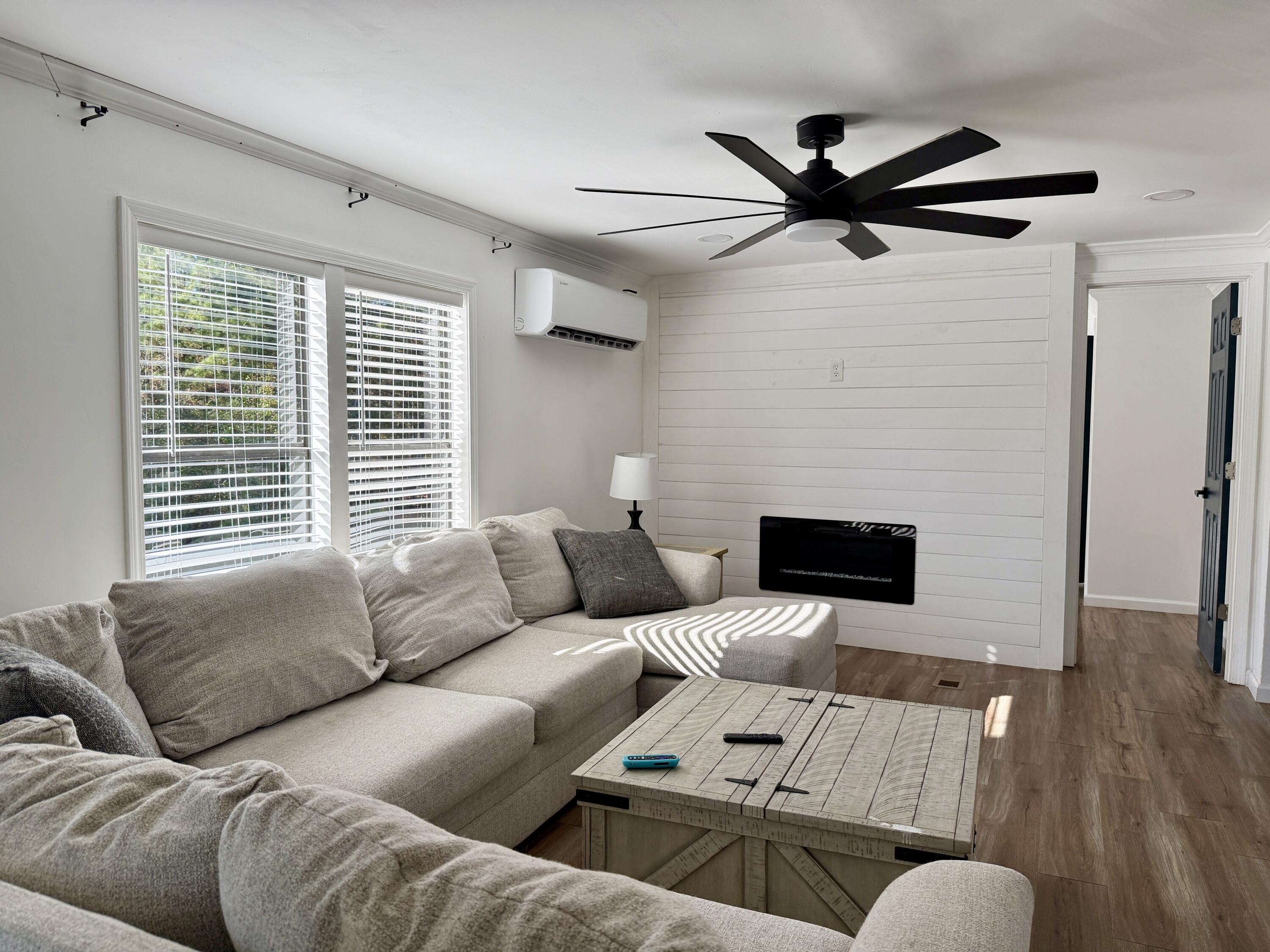 10199 Ga Highway Stapleton, GA 30823 - Photo 12 of 33 Great Room