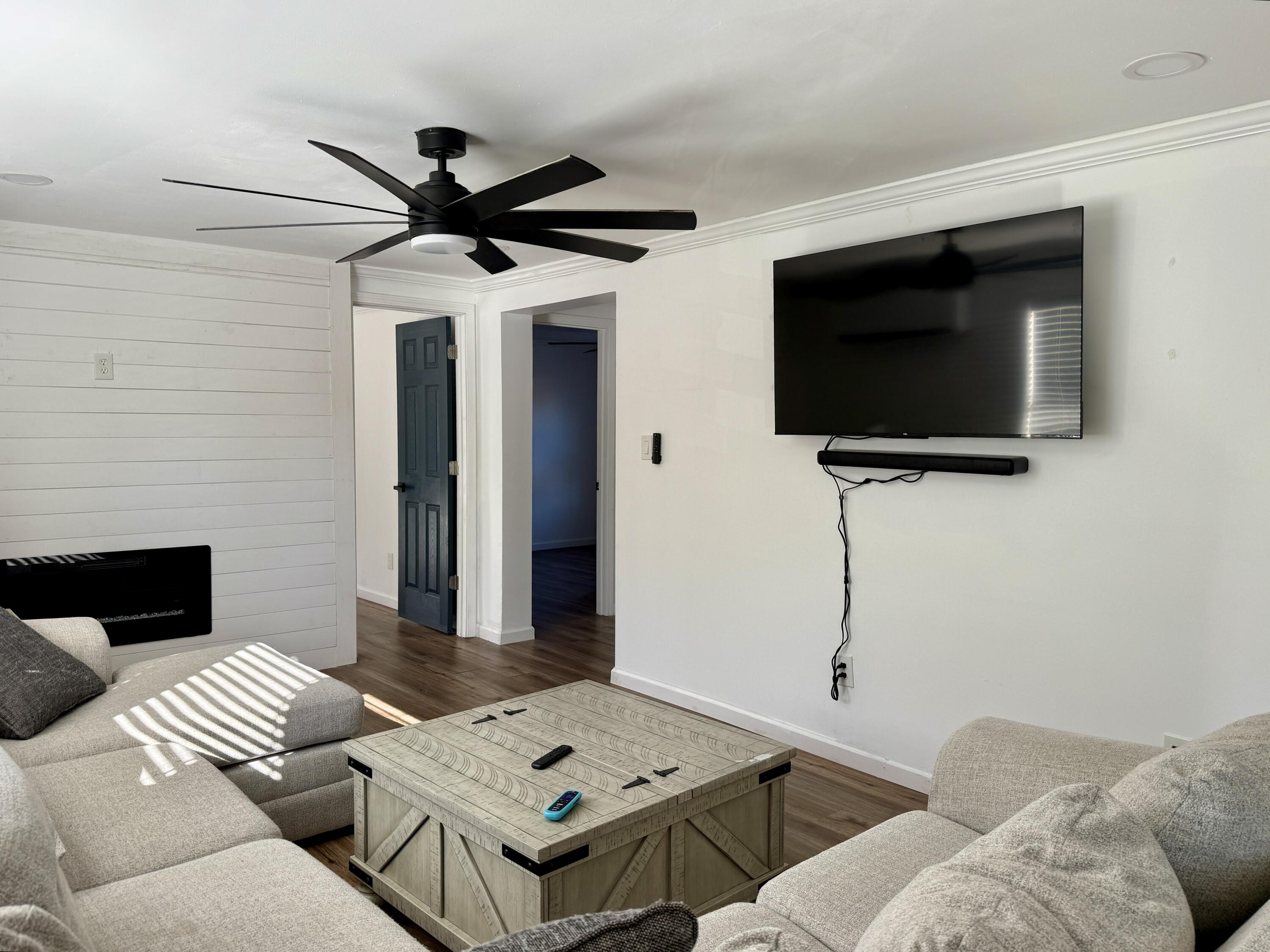 10199 Ga Highway Stapleton, GA 30823 - Photo 15 of 33 Great Room