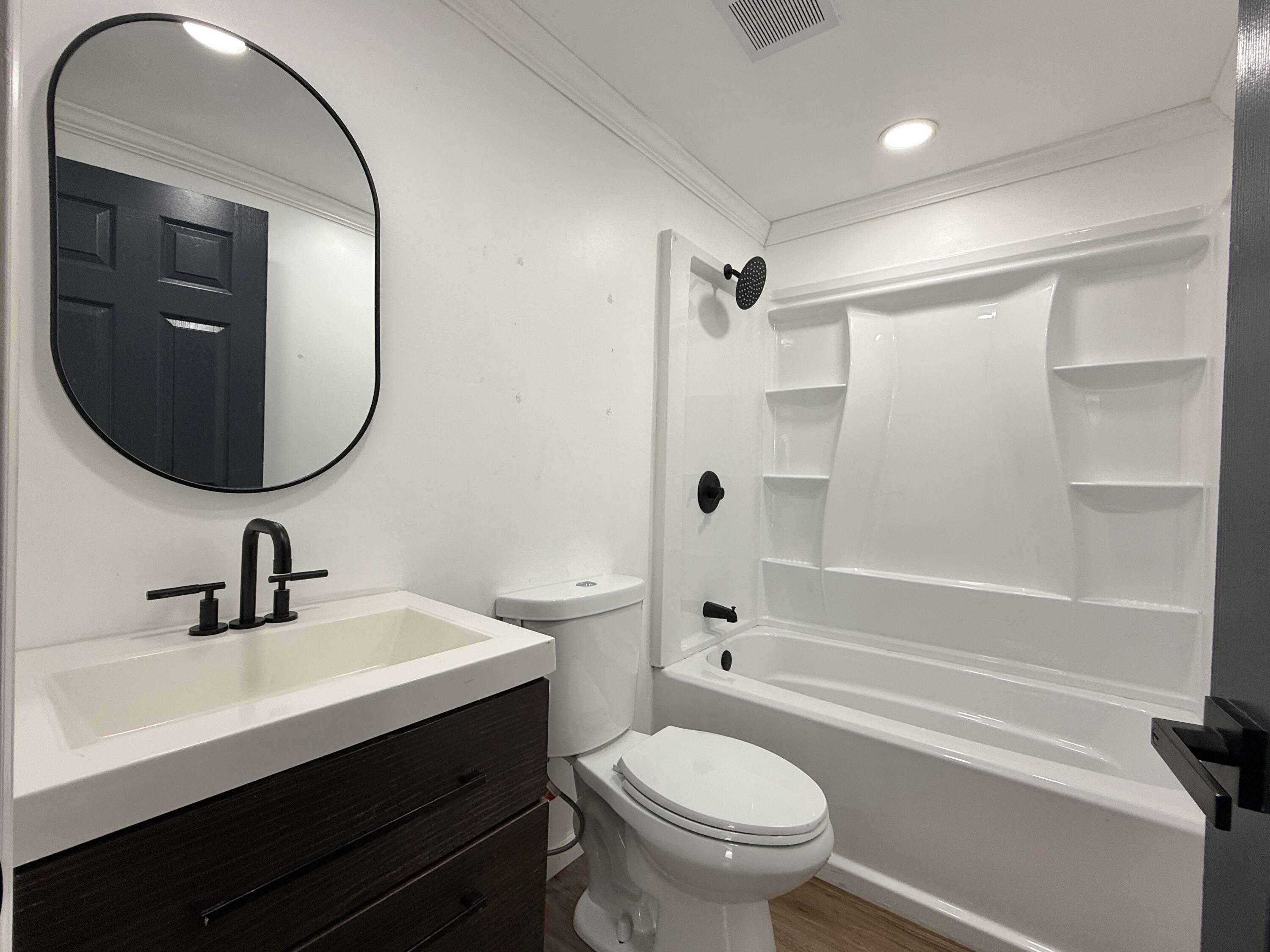 10199 Ga Highway Stapleton, GA 30823 - Photo 26 of 33 Guest Bathroom