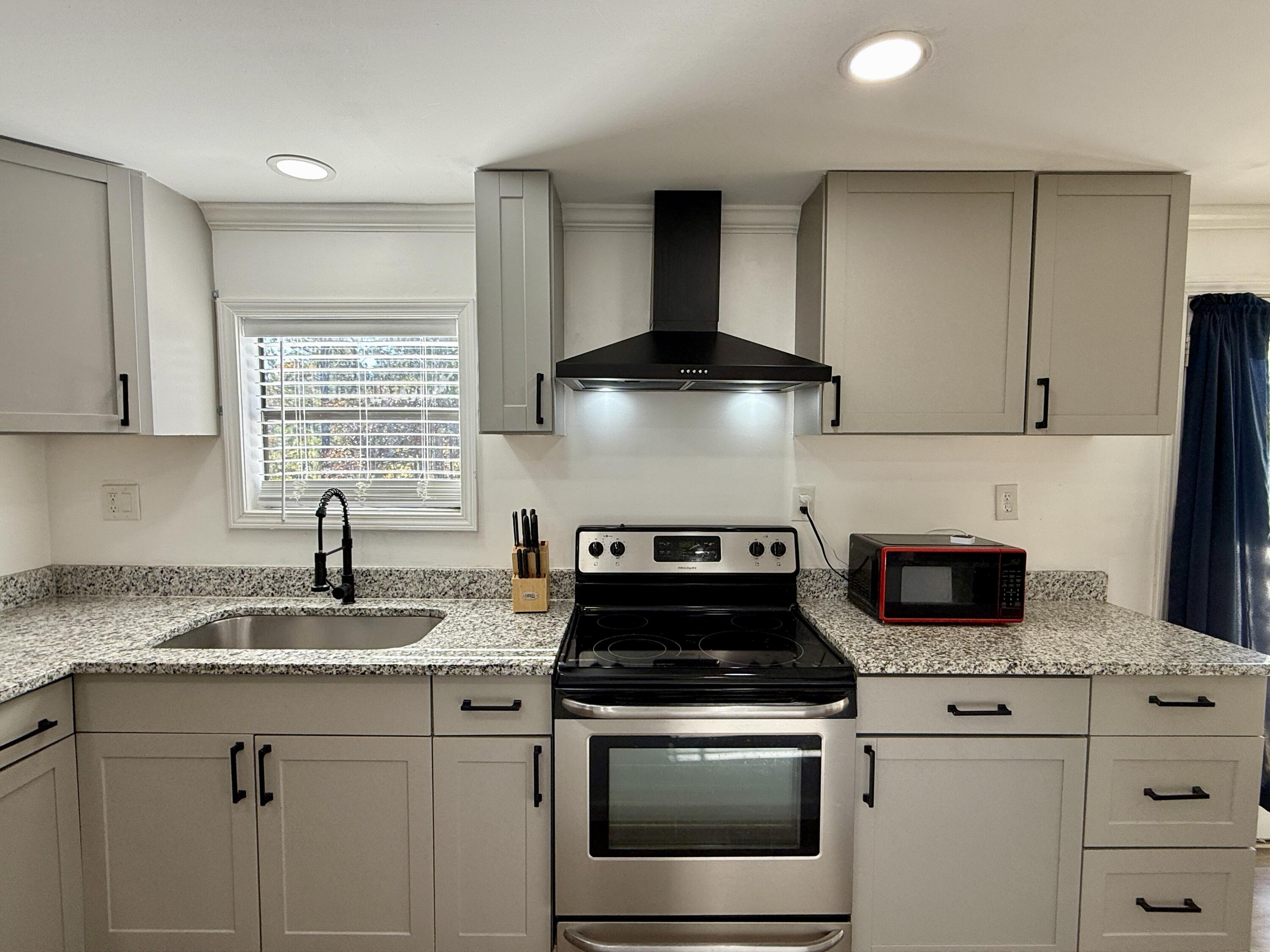 10199 Ga Highway Stapleton, GA 30823 - Photo 10 of 33 Kitchen