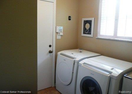 6473 Oakhill Road Clarkston, MI 48348 - Photo 19 of 24 Laundry Room