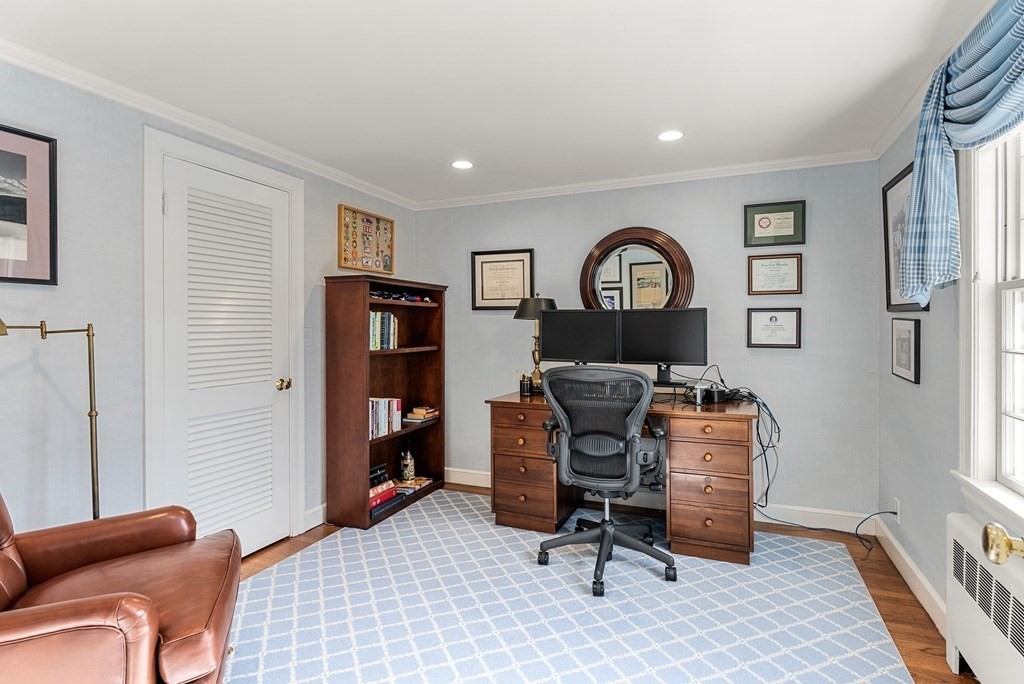 7 Nantucket Road Wellesley, MA 02481 - Photo 23 of 37 a view of a livingroom with a workspace