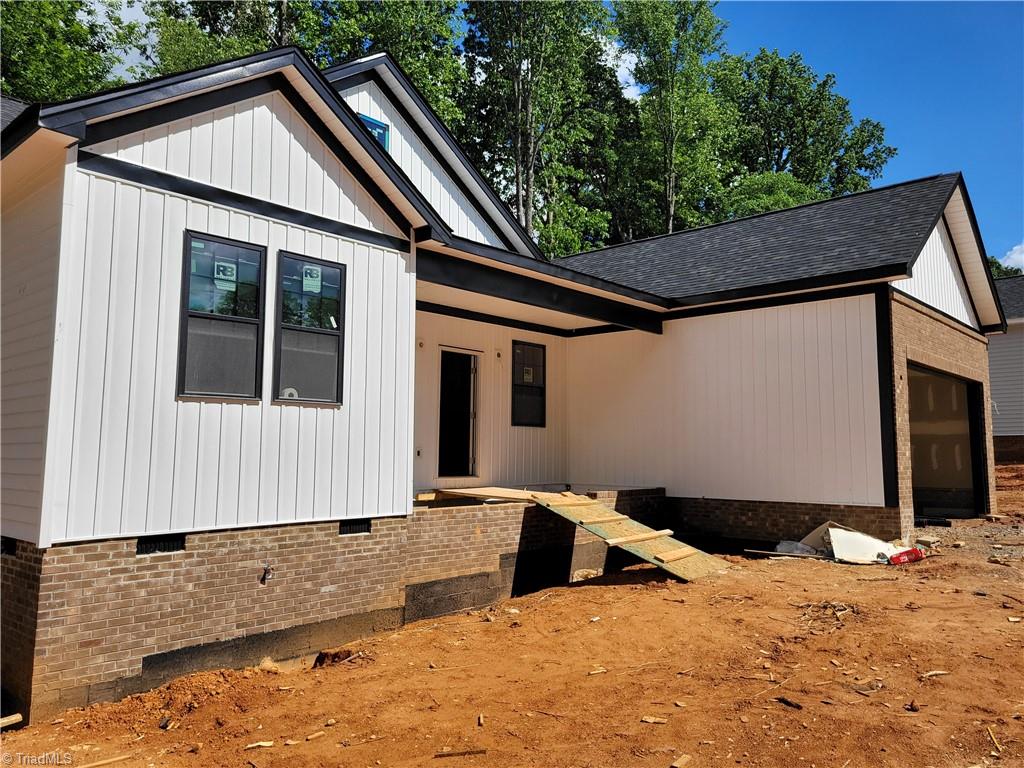 323 Styers Road Winston-Salem, NC 27105 - Photo 4 of 29 Gallery Image 4
