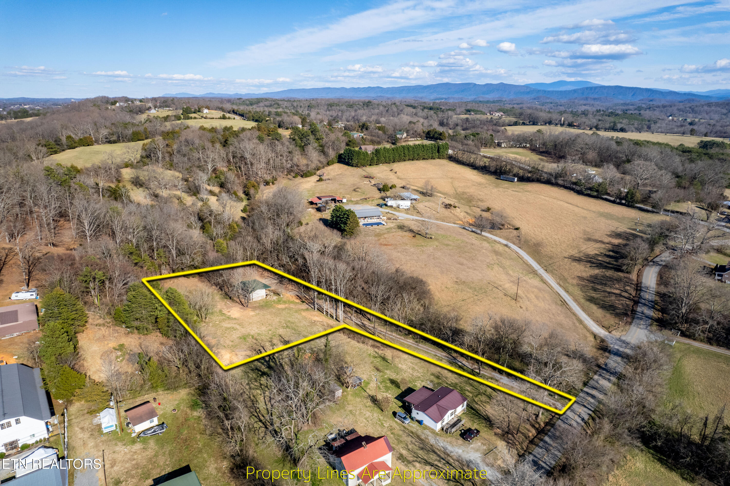 281 Trigonia Road Greenback, TN 37742 - Photo 4 of 27 281TrigoniaRd-20
