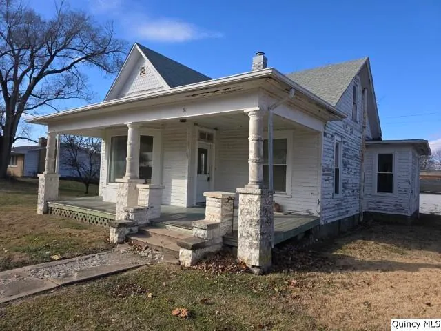 $62,900 | 51 West 4th Street, Dallas City, IL 62330