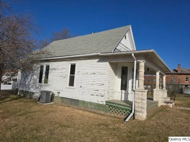$62,900 | 51 West 4th Street, Dallas City, IL 62330