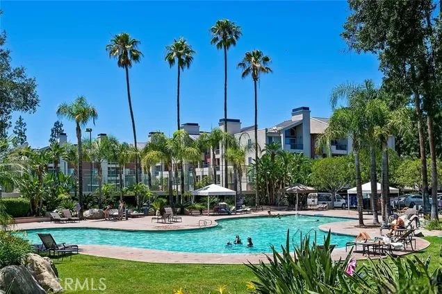$3,195 | 5545 Canoga Avenue, Unit 321, Woodland Hills, CA 91367