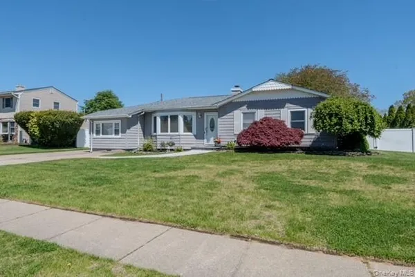 $649,990 | 41 Jenny Lane, Holtsville, NY 11742