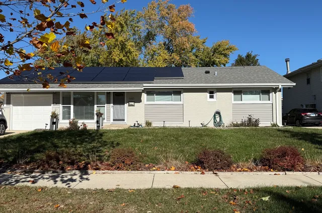 $395,000 | 550 Norridge Lane, Hoffman Estates, IL 60169