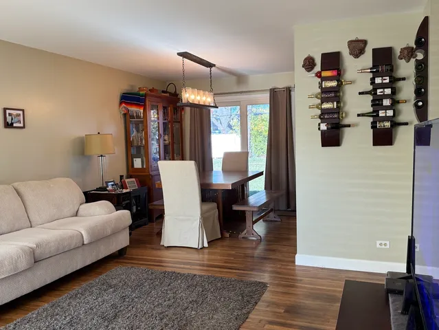 $395,000 | 550 Norridge Lane, Hoffman Estates, IL 60169
