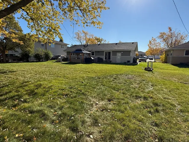 $395,000 | 550 Norridge Lane, Hoffman Estates, IL 60169