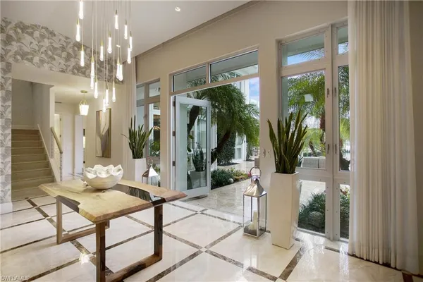 a very nice looking room with windows