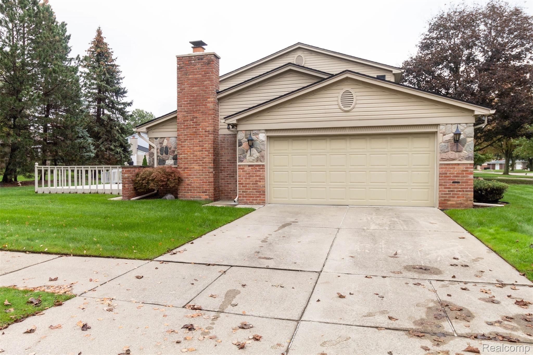 36356 Curtis Road Livonia, MI 48152 - Photo 34 of 39 yard (1).jpg