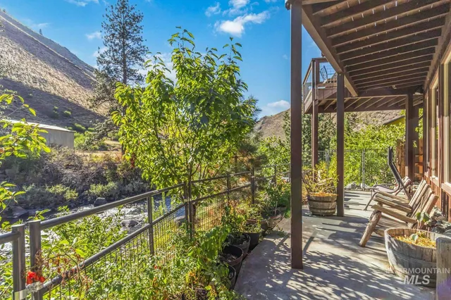 $1,200,000 | 1352 South Main Street, Riggins, ID 83549