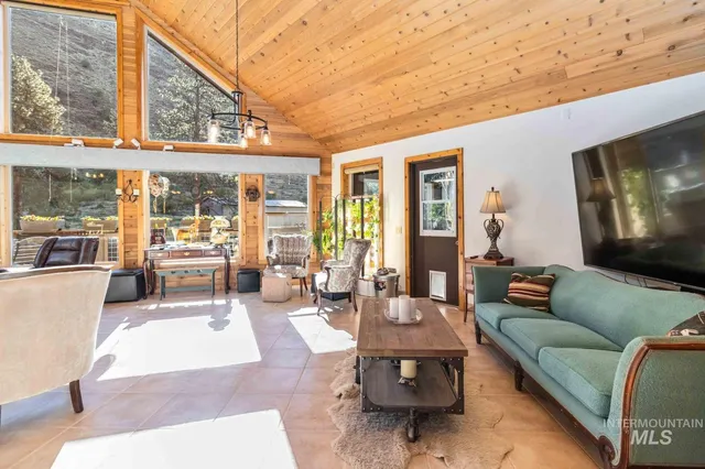 $1,200,000 | 1352 South Main Street, Riggins, ID 83549